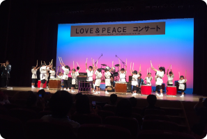 リトルアーティストクラブの子供の和太鼓演奏